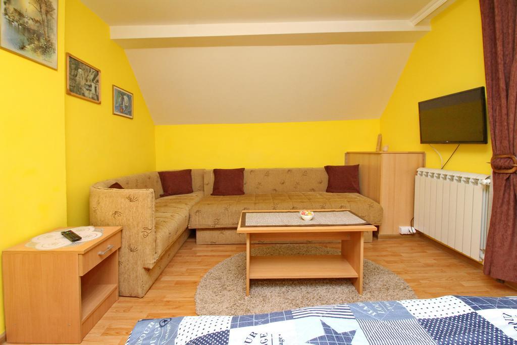 Apartments Junior Zlatibor Bagian luar foto