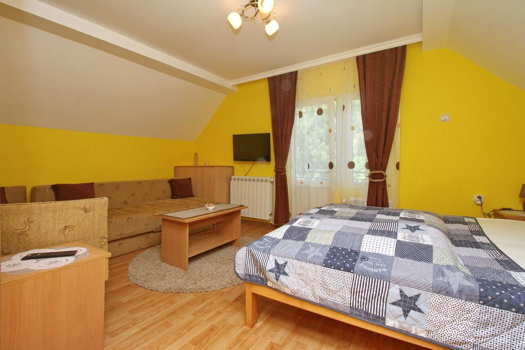 Apartments Junior Zlatibor Bagian luar foto