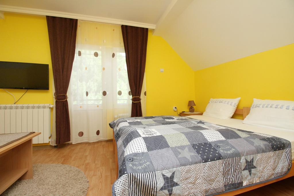 Apartments Junior Zlatibor Bagian luar foto